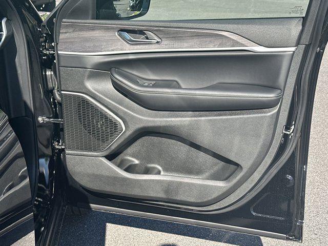 new 2025 Jeep Grand Cherokee car, priced at $41,510