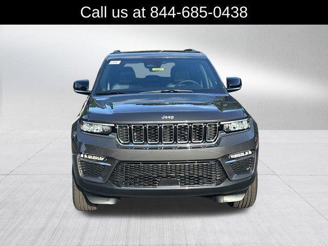 new 2025 Jeep Grand Cherokee car, priced at $39,010