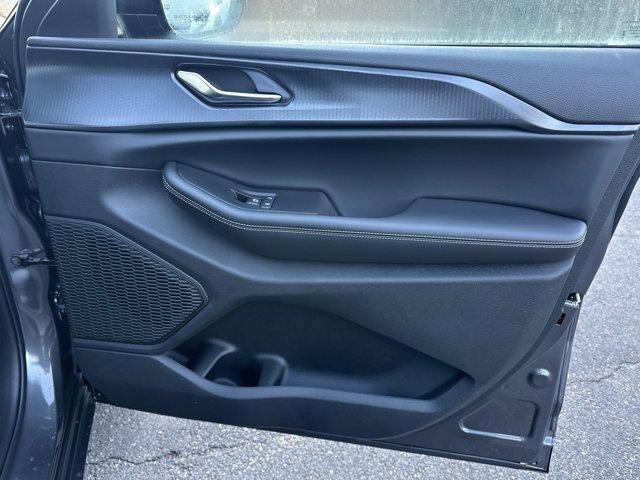 new 2025 Jeep Grand Cherokee car, priced at $35,730