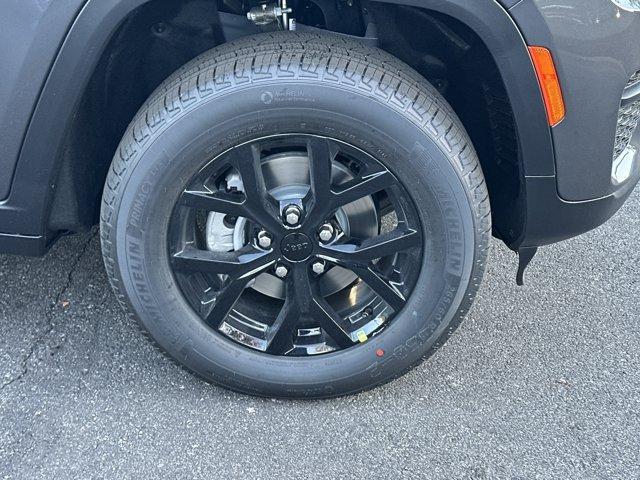 new 2025 Jeep Grand Cherokee car, priced at $35,730