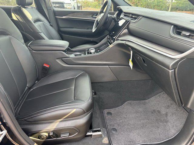 new 2025 Jeep Grand Cherokee car, priced at $39,735