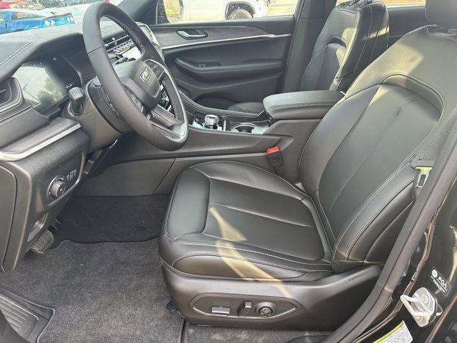 new 2025 Jeep Grand Cherokee car, priced at $39,735