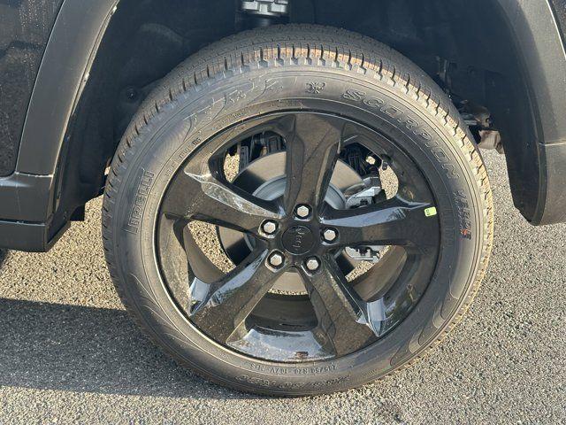 new 2025 Jeep Grand Cherokee car, priced at $39,735