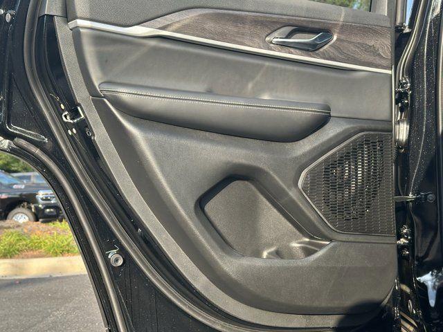 new 2025 Jeep Grand Cherokee car, priced at $39,735