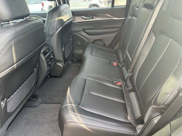 new 2025 Jeep Grand Cherokee car, priced at $39,735