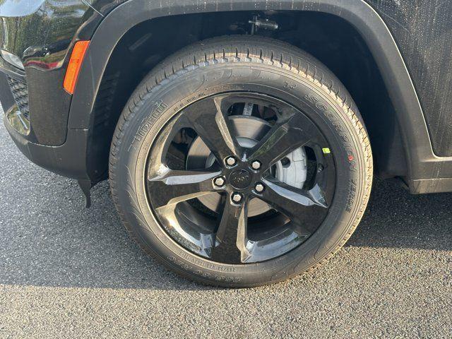 new 2025 Jeep Grand Cherokee car, priced at $39,735