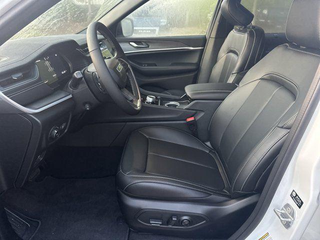 new 2025 Jeep Grand Cherokee car, priced at $43,840