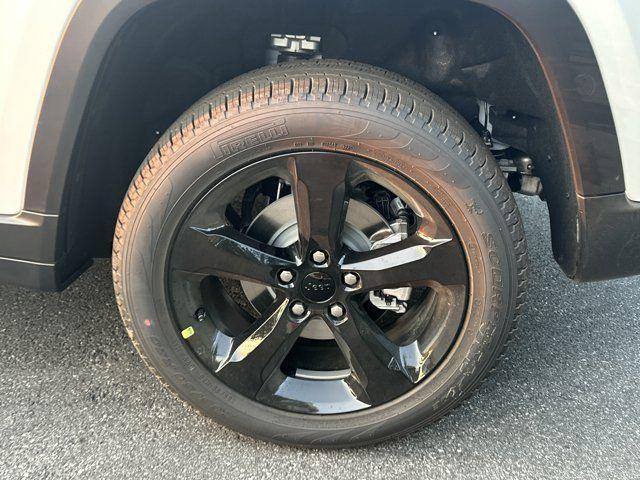 new 2025 Jeep Grand Cherokee car, priced at $43,840