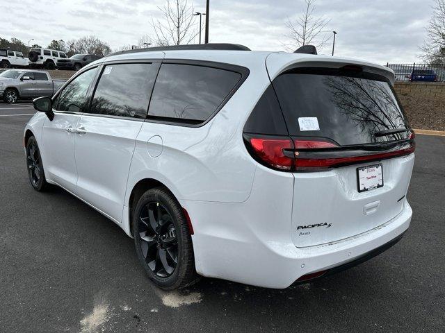 new 2024 Chrysler Pacifica car, priced at $51,265