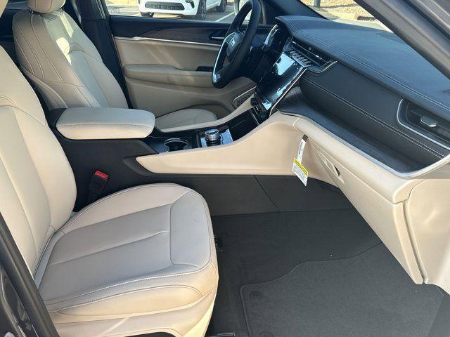 new 2025 Jeep Grand Cherokee car, priced at $41,510