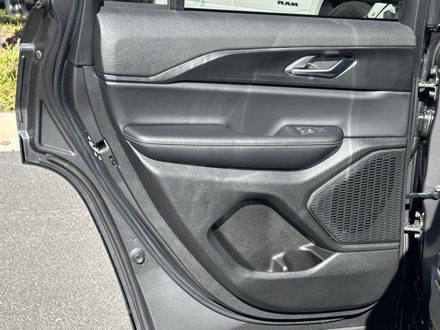 new 2025 Jeep Grand Cherokee car, priced at $37,730