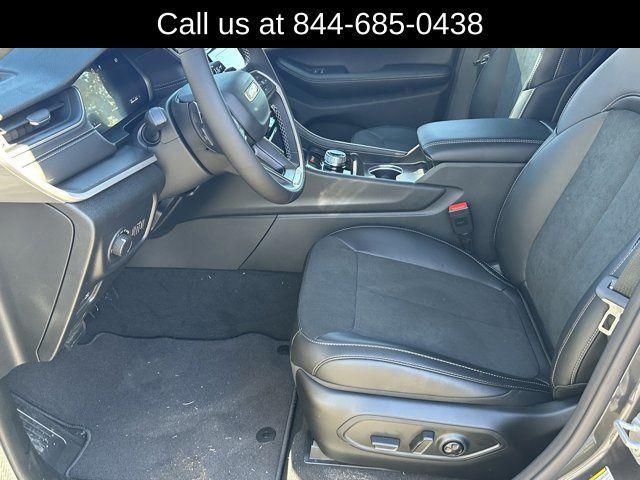new 2025 Jeep Grand Cherokee car, priced at $37,730
