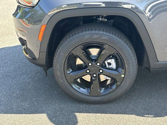 new 2024 Jeep Grand Cherokee L car, priced at $51,330