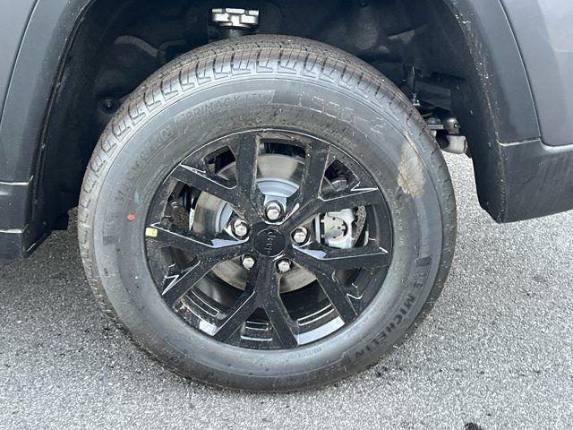 new 2025 Jeep Grand Cherokee car, priced at $37,730