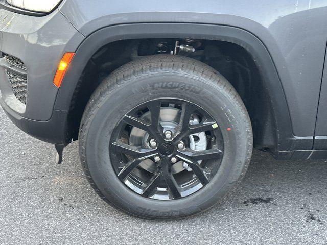 new 2025 Jeep Grand Cherokee car, priced at $37,730