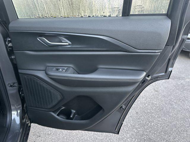 new 2025 Jeep Grand Cherokee car, priced at $37,730