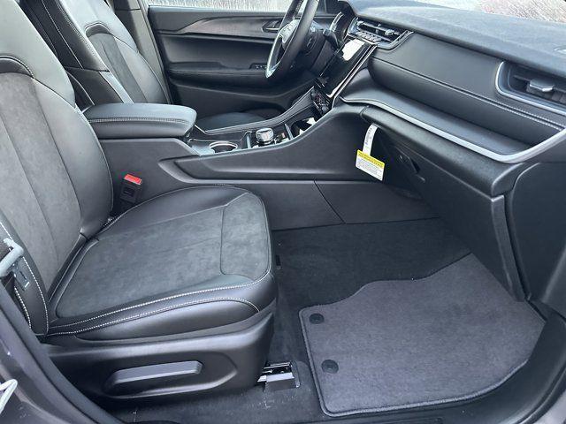 new 2025 Jeep Grand Cherokee car, priced at $37,730