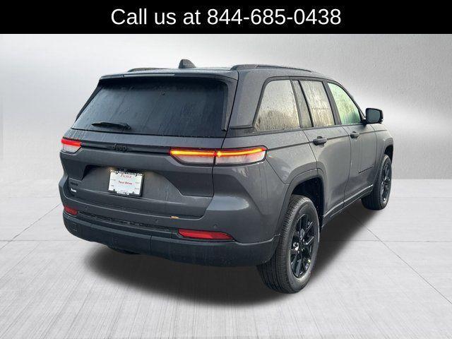 new 2025 Jeep Grand Cherokee car, priced at $37,730