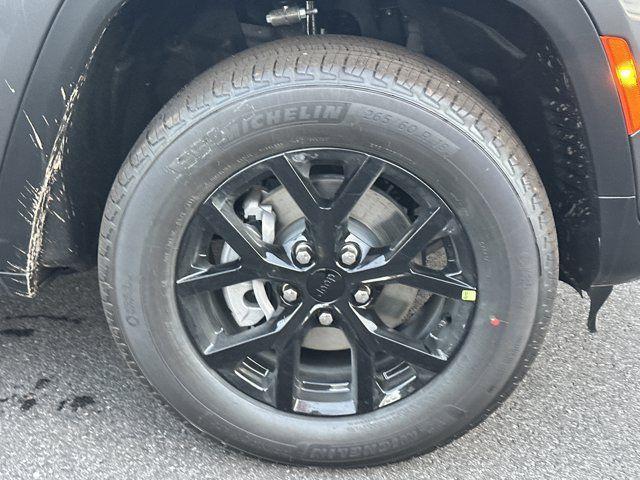 new 2025 Jeep Grand Cherokee car, priced at $37,730