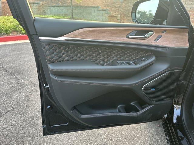 new 2025 Jeep Grand Cherokee car, priced at $59,155