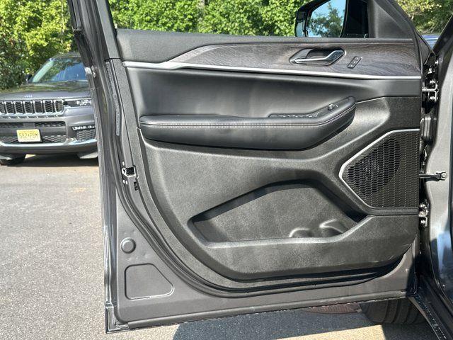 new 2025 Jeep Grand Cherokee car, priced at $44,435