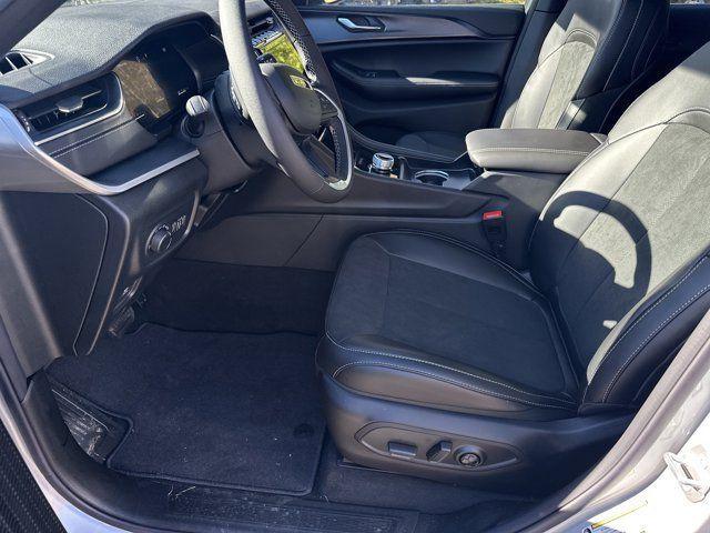 new 2025 Jeep Grand Cherokee car, priced at $37,730