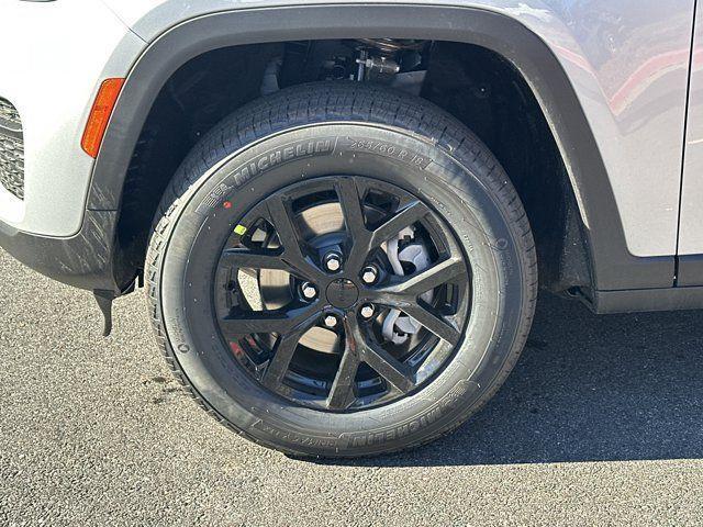 new 2025 Jeep Grand Cherokee car, priced at $37,730