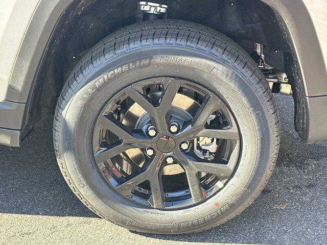 new 2025 Jeep Grand Cherokee car, priced at $37,730