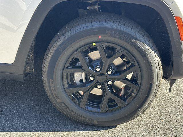 new 2025 Jeep Grand Cherokee car, priced at $37,730