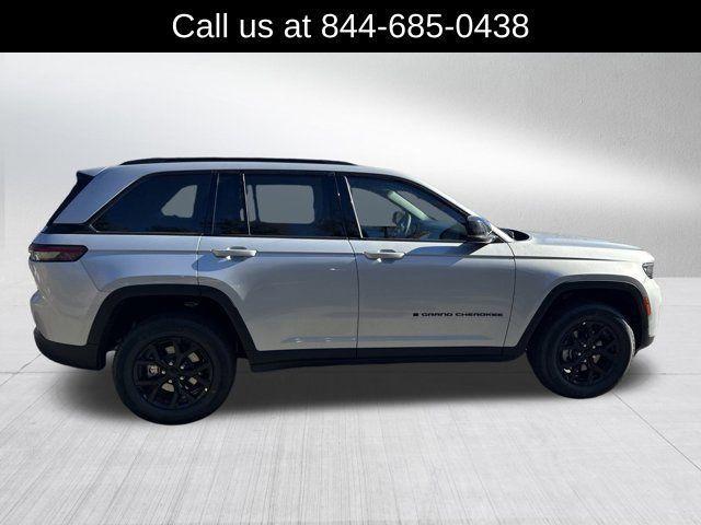 new 2025 Jeep Grand Cherokee car, priced at $37,730