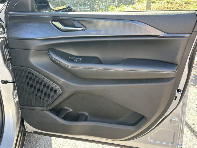 new 2025 Jeep Grand Cherokee car, priced at $37,730