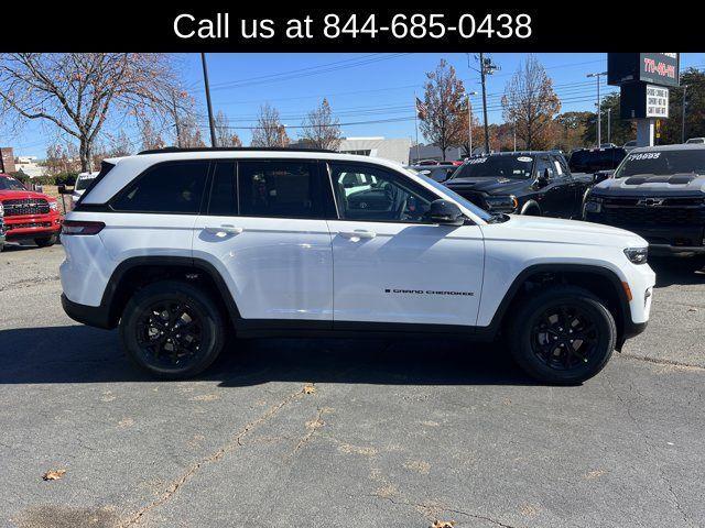 new 2025 Jeep Grand Cherokee car, priced at $37,135