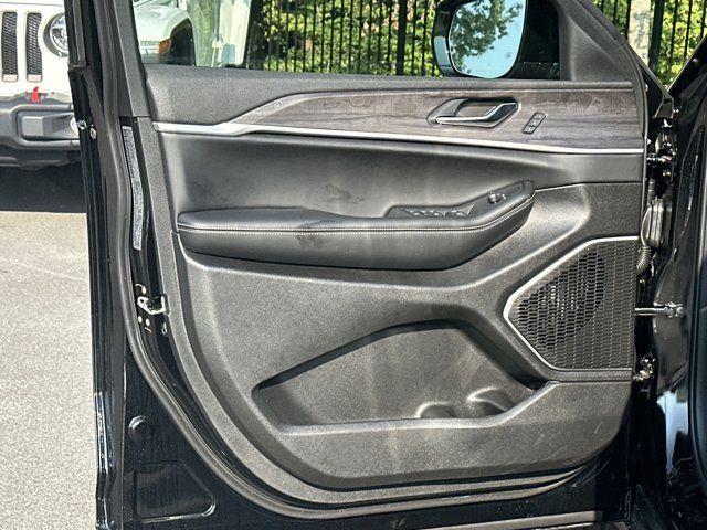 new 2025 Jeep Grand Cherokee car, priced at $44,435