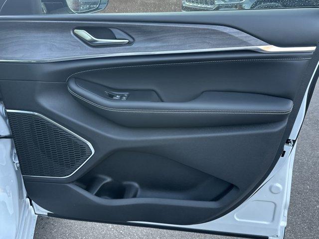 new 2025 Jeep Grand Cherokee car, priced at $49,490