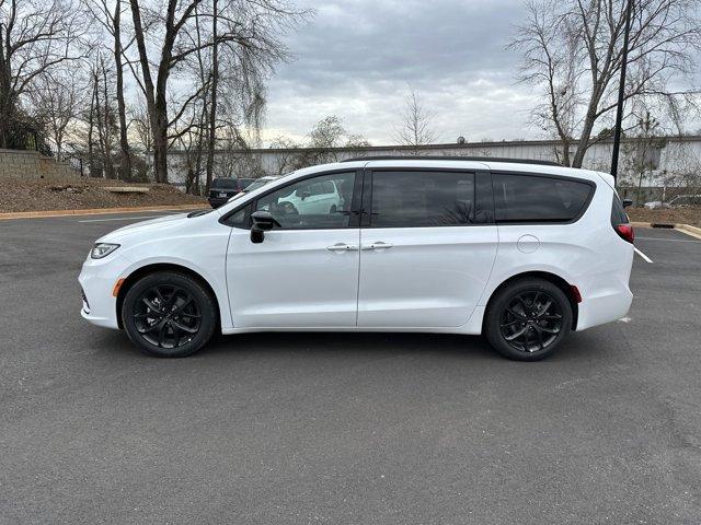 new 2024 Chrysler Pacifica car, priced at $40,400