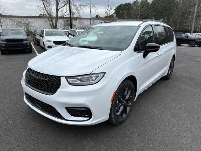 new 2024 Chrysler Pacifica car, priced at $40,400