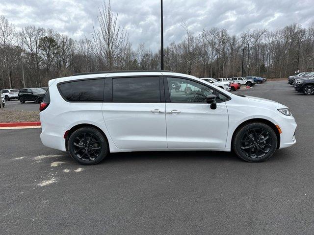 new 2024 Chrysler Pacifica car, priced at $41,400