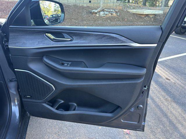 new 2025 Jeep Grand Cherokee car, priced at $37,010