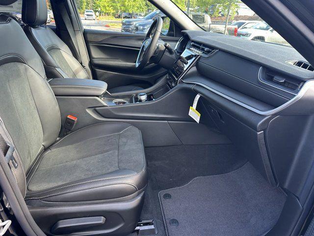 new 2025 Jeep Grand Cherokee car, priced at $37,730
