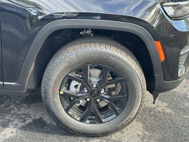 new 2025 Jeep Grand Cherokee car, priced at $37,730