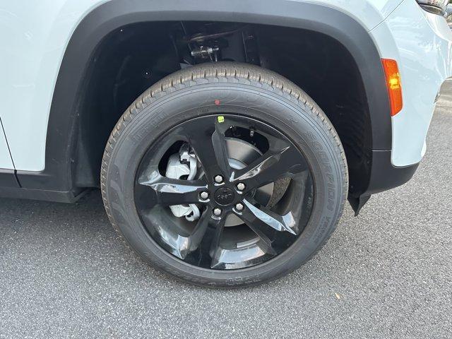 new 2025 Jeep Grand Cherokee car, priced at $39,140