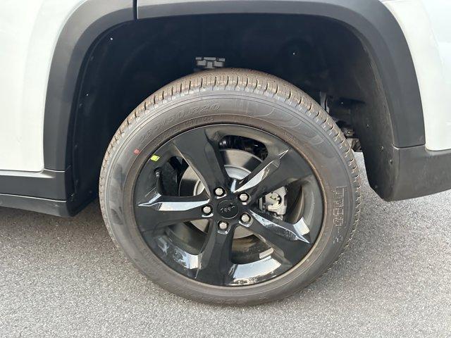 new 2025 Jeep Grand Cherokee car, priced at $39,140