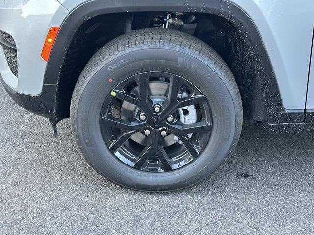 new 2025 Jeep Grand Cherokee car, priced at $35,730
