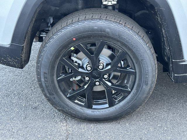 new 2025 Jeep Grand Cherokee car, priced at $35,730