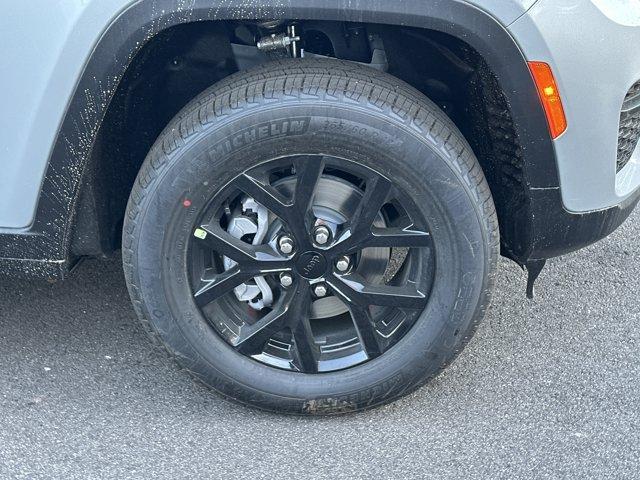 new 2025 Jeep Grand Cherokee car, priced at $35,730