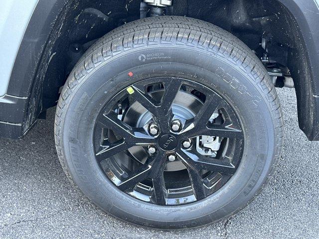 new 2025 Jeep Grand Cherokee car, priced at $35,730