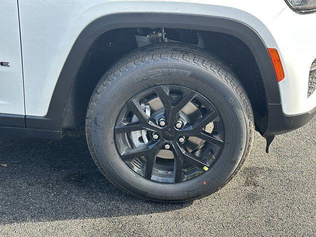 new 2025 Jeep Grand Cherokee car, priced at $37,135