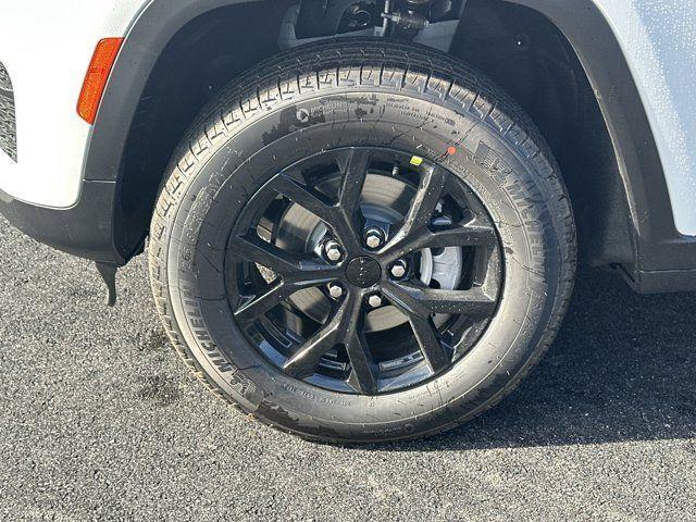 new 2025 Jeep Grand Cherokee car, priced at $37,135
