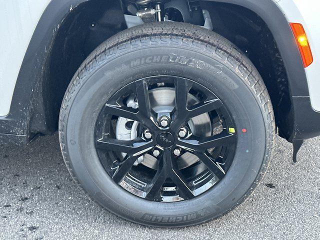 new 2025 Jeep Grand Cherokee car, priced at $37,135