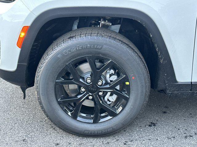 new 2025 Jeep Grand Cherokee car, priced at $37,135